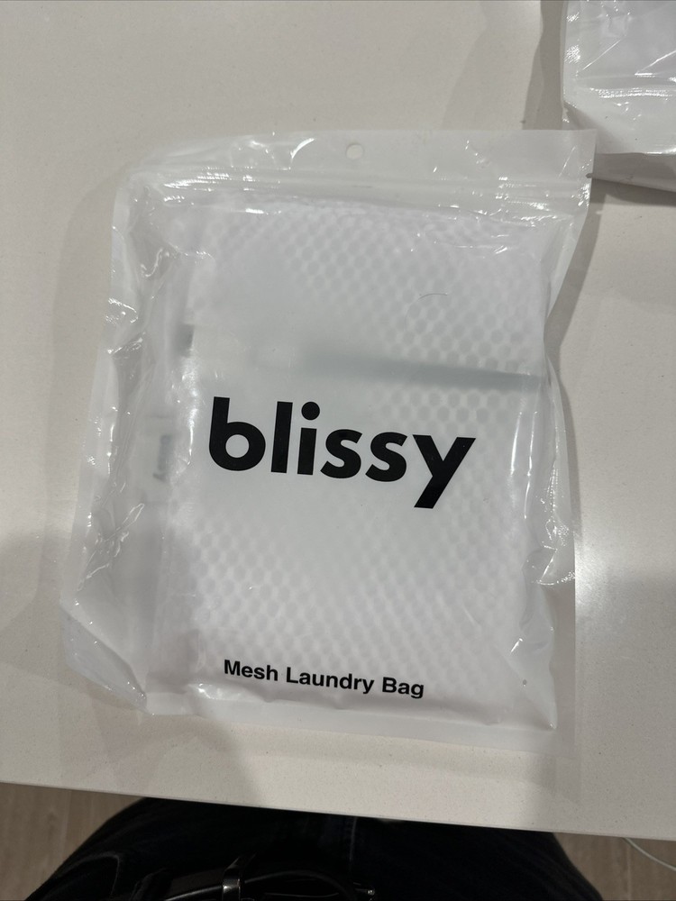 4 quantity BLISSY White Mesh Laundry Bags x2: Rectangular & Cylindrical. NEW.