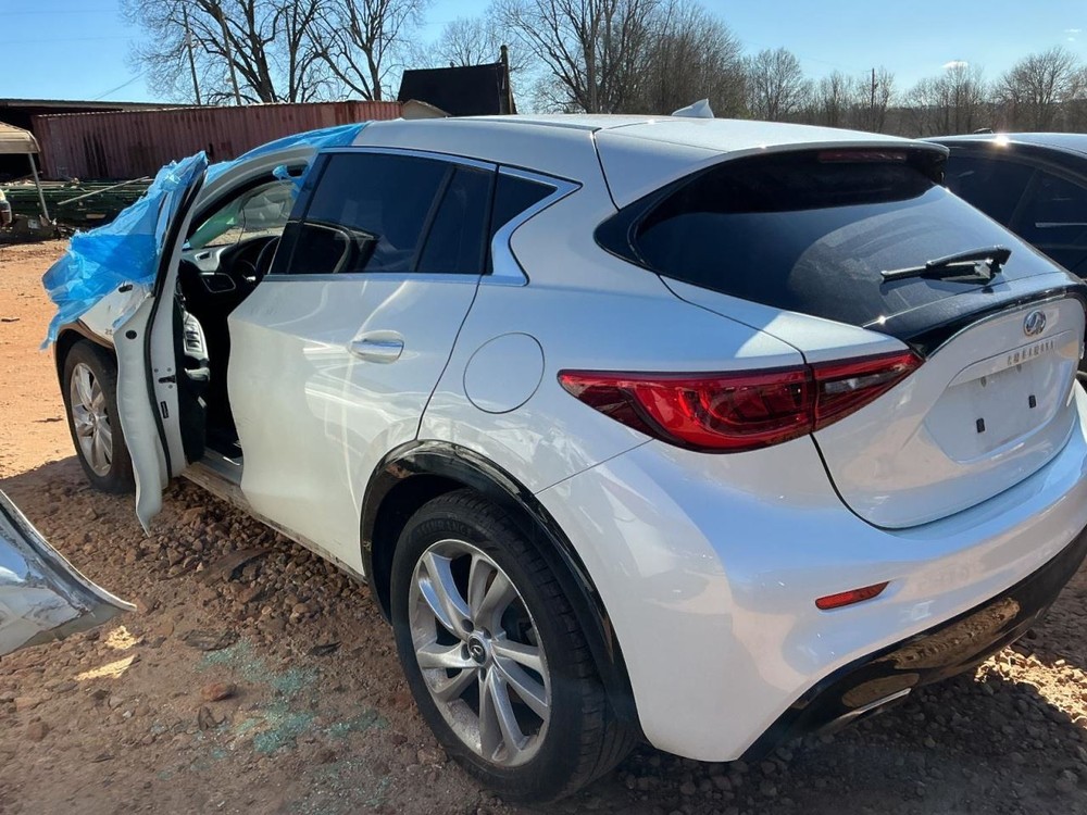 QX30 2017 Glove Box 4977390