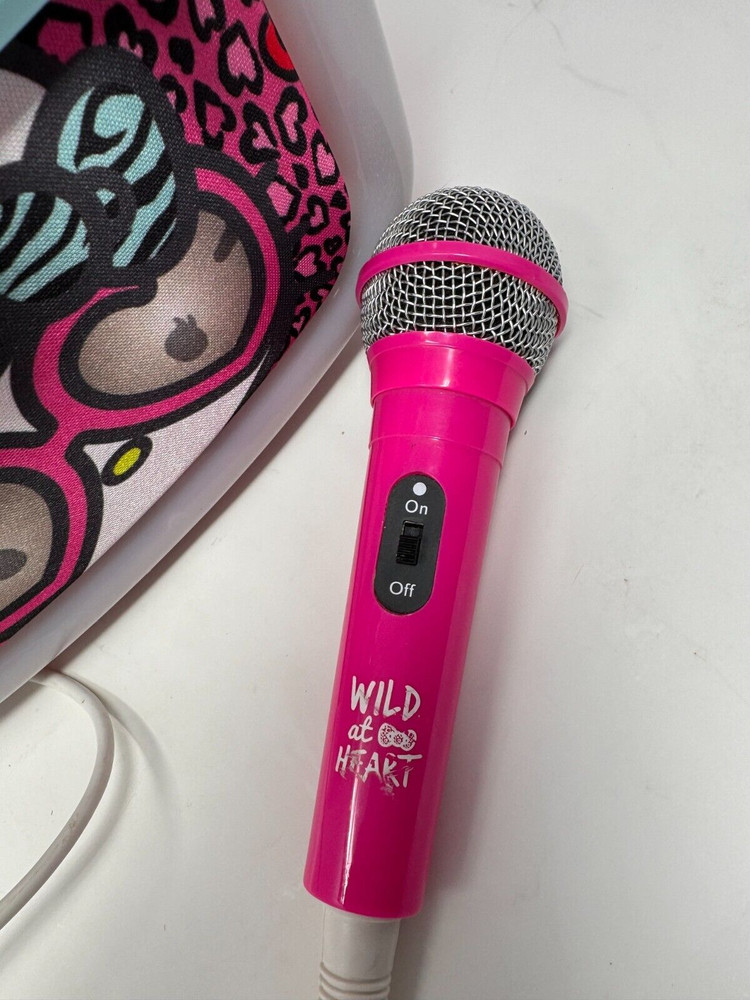 HELLO KITTY FLASHING LIGHTS KARAOKE MACHINE 2015 w/ Microphone Tested & Works!