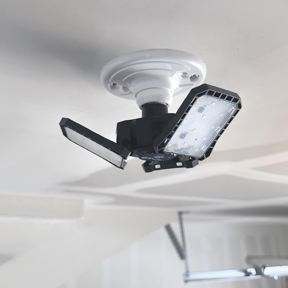 GT-Lite 3000 Lumen 3-Panel Adjustable Daylight 5000K LED Light Bulb 30,000 Hour