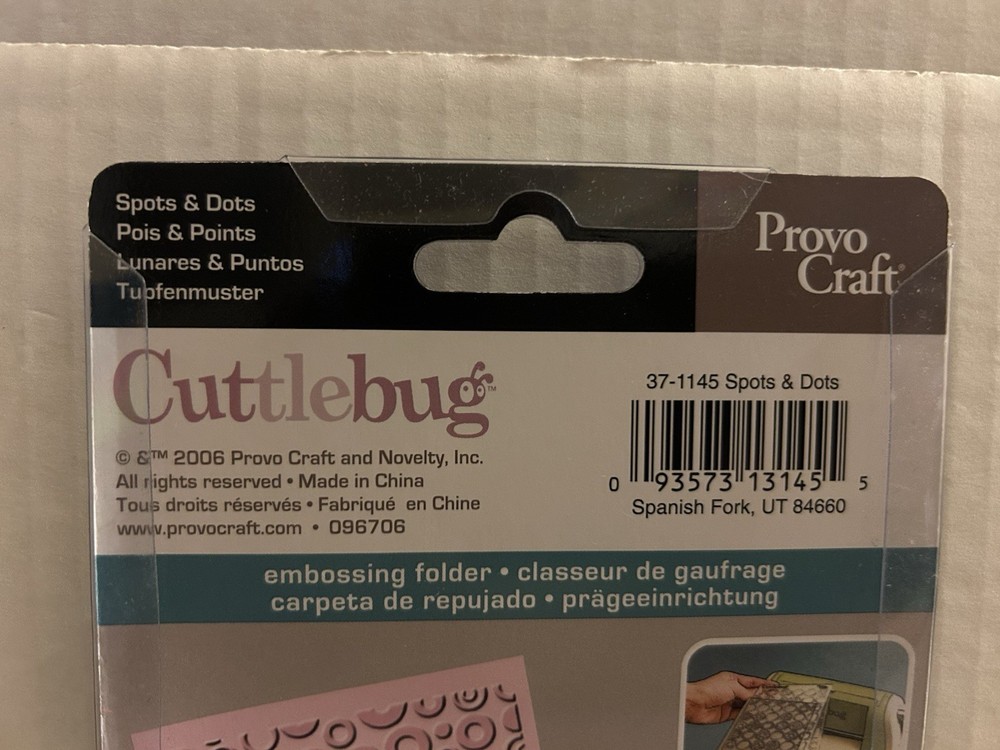 Provo Craft Cuttlebug Spots & Dots (1 embossing Folder) + Argyle (1 Folder)