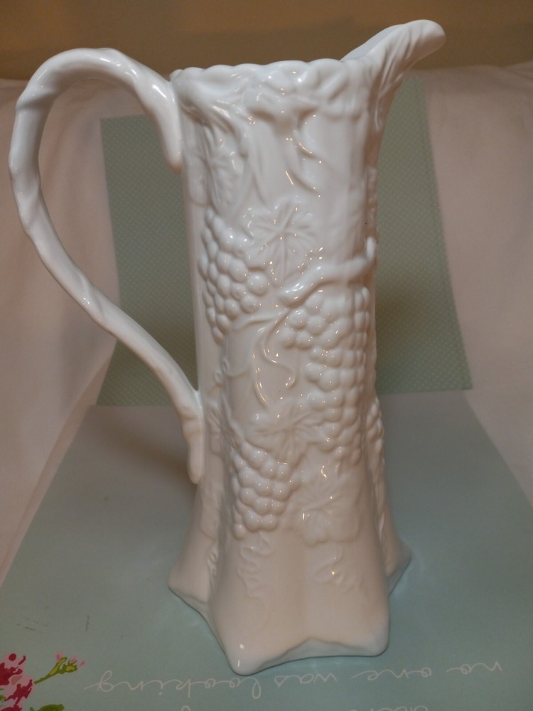 Home Essentials Basic Porcelana Pitcher White Hanging Grapes Leafs Flowers