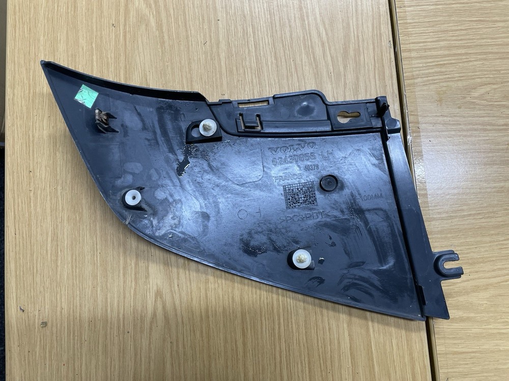Volvo Front Upper Insert Trim Panel 82430056 LH