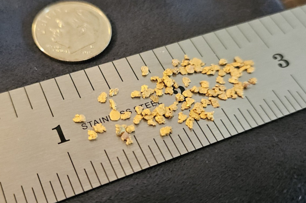 1.0g of Tiny 21k gold flecks