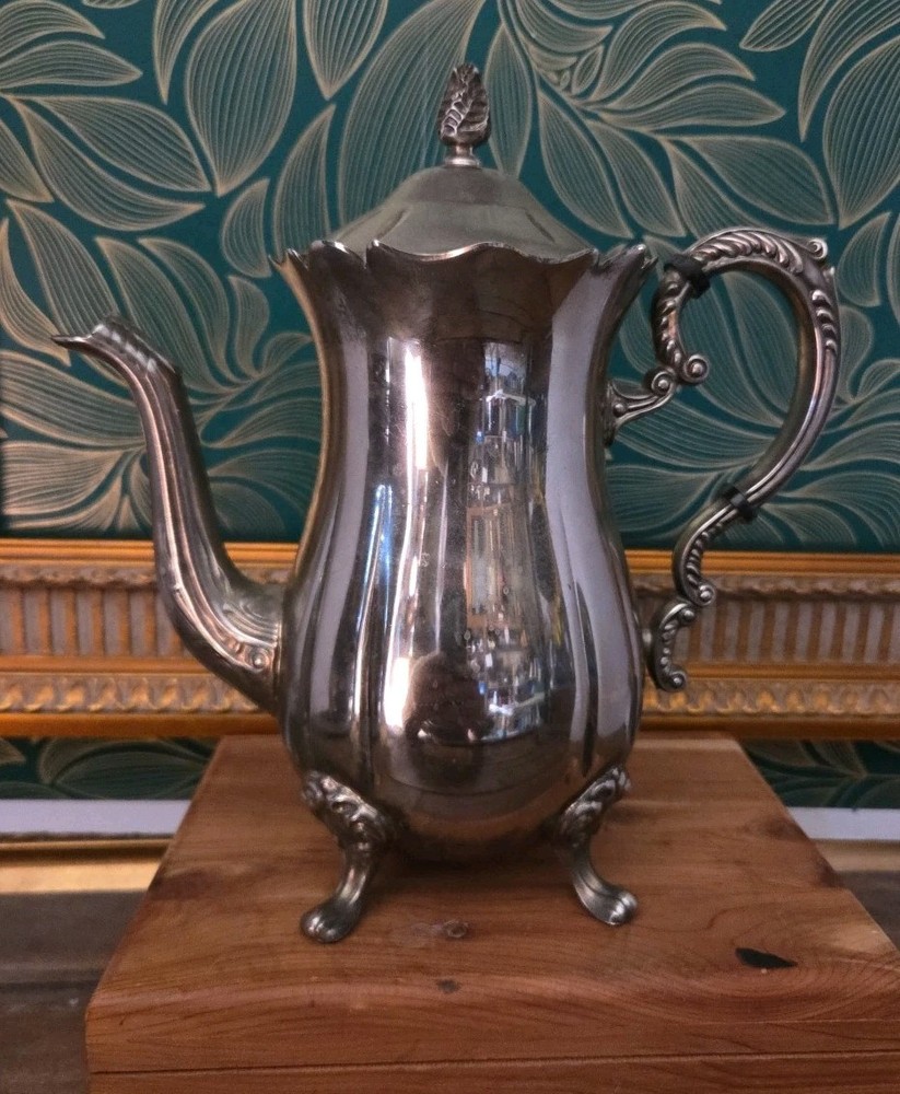 Vintage  SILVER Coffee / Tea Pot Silver Tone, Unbranded  NICE