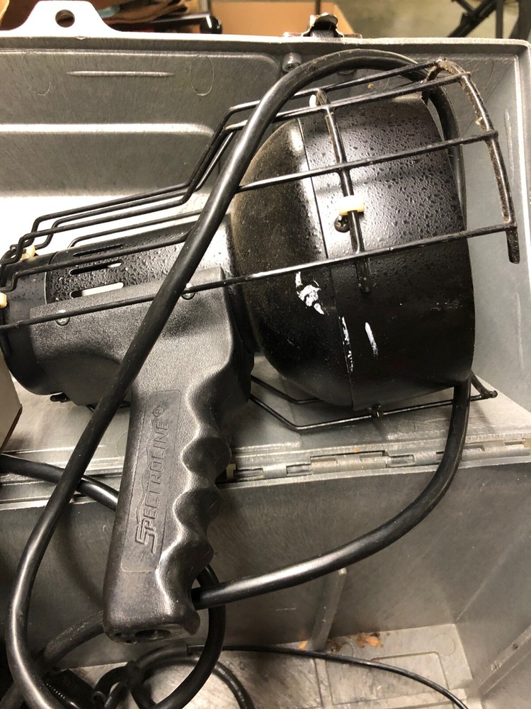 SPECTROLINE MODEL CC-120A, UV LIGHT FOR TESTING LEAKS