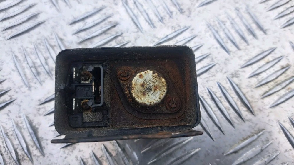 BMW R65 1980 ALTERNATOR VOLTAGE REGULATOR. BOSCH