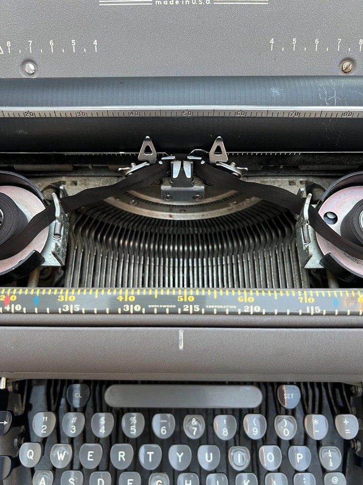 Antique UNDERWOOD SX Model TYPEWRITER Gray work