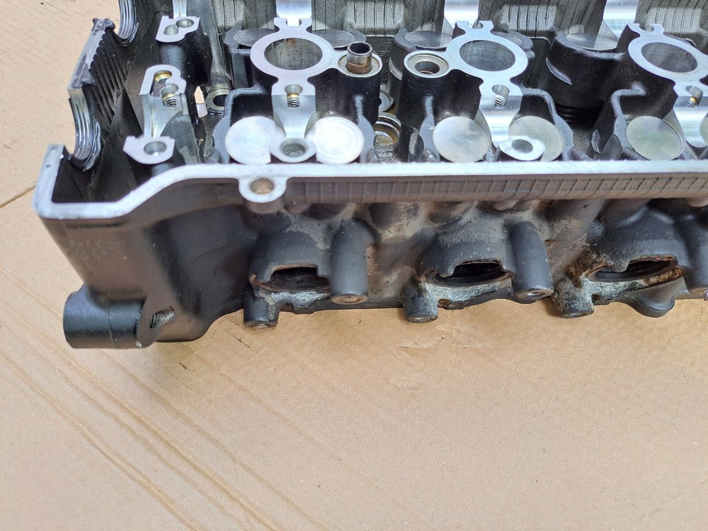 Suzuki gsr750 cylinder head