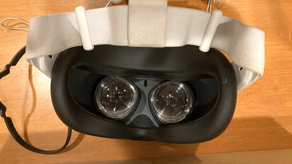 Oculus Meta Quest 2 White Virtual Reality Headset and Controller Set