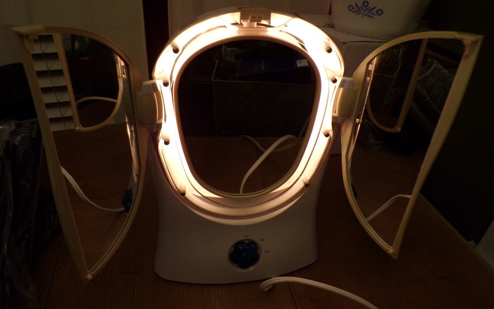 EGO System Lighted Magnifying Makeup Mirror Model LM-05 White w/Yellow front