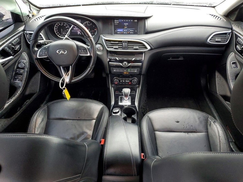 QX30 2017 Glove Box 4977390