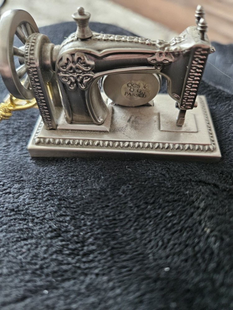 Timex Collectible Mini Pewter Sewing Machine Clock Pre-owned