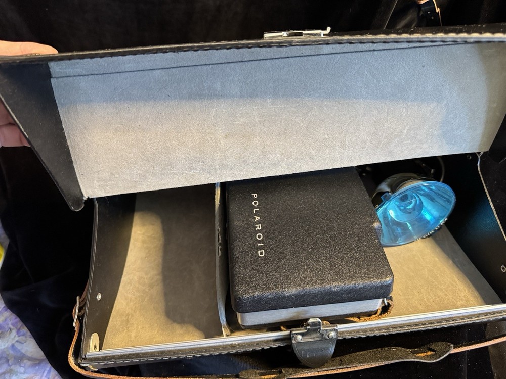 Vintage Polaroid Automatic 100 Land Camera w/ Carry Case & Flash (1966) Untested