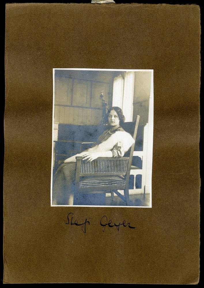 Stefi GEYER (Violin): Signed Photograph