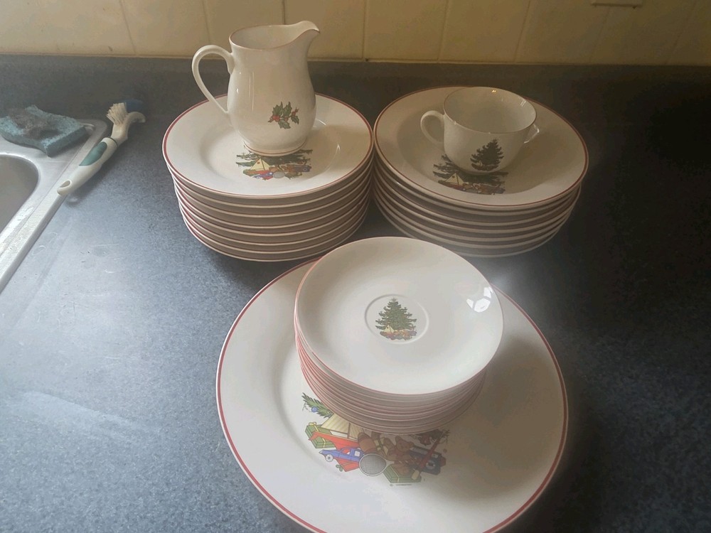 Christmas Dish Set 26 Pices Cuthbertson