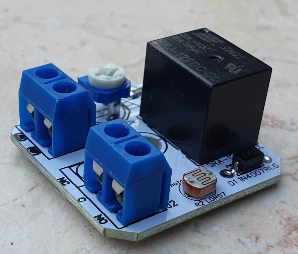 12VDC Dark Light Relay Sensor Electronic DIY Board Solar Panel Sun Axis Tracking