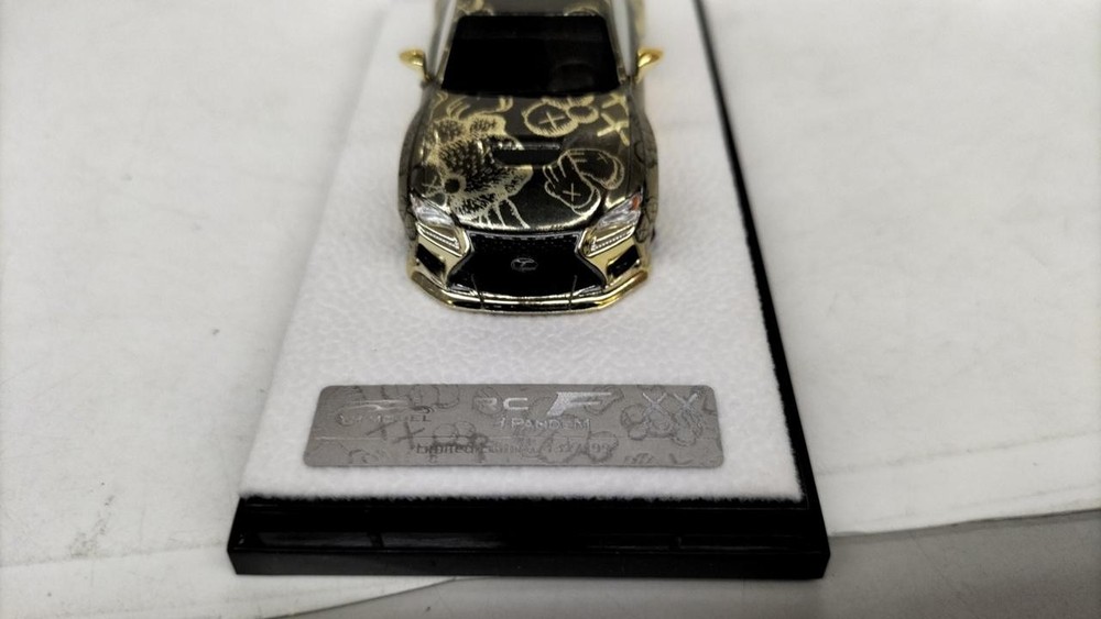 Ym Model Kaws Chorme Golden Lexus