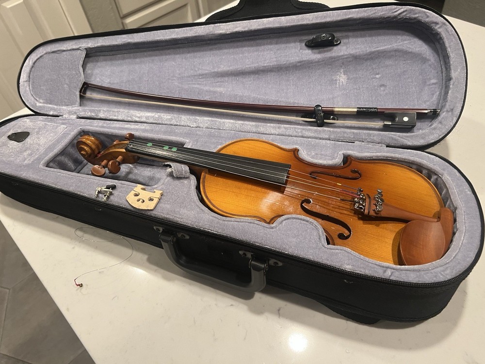 Violin 1/4 H.Siegler Model HS 10 w/case