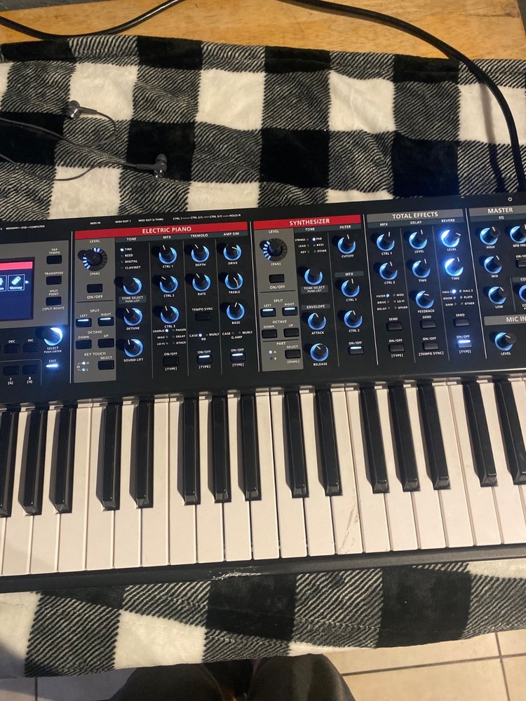 Roland V-STAGE76 76-Note Performance Keyboard (Damaged )