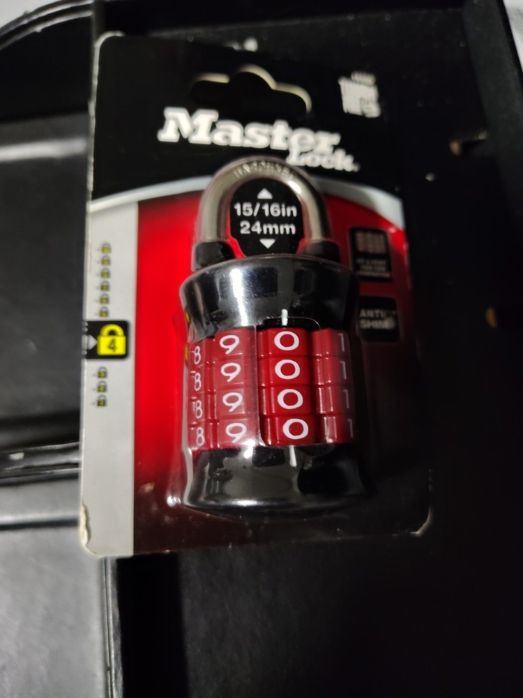 Master Lock 1535D | Customizable Combination Padlock  New