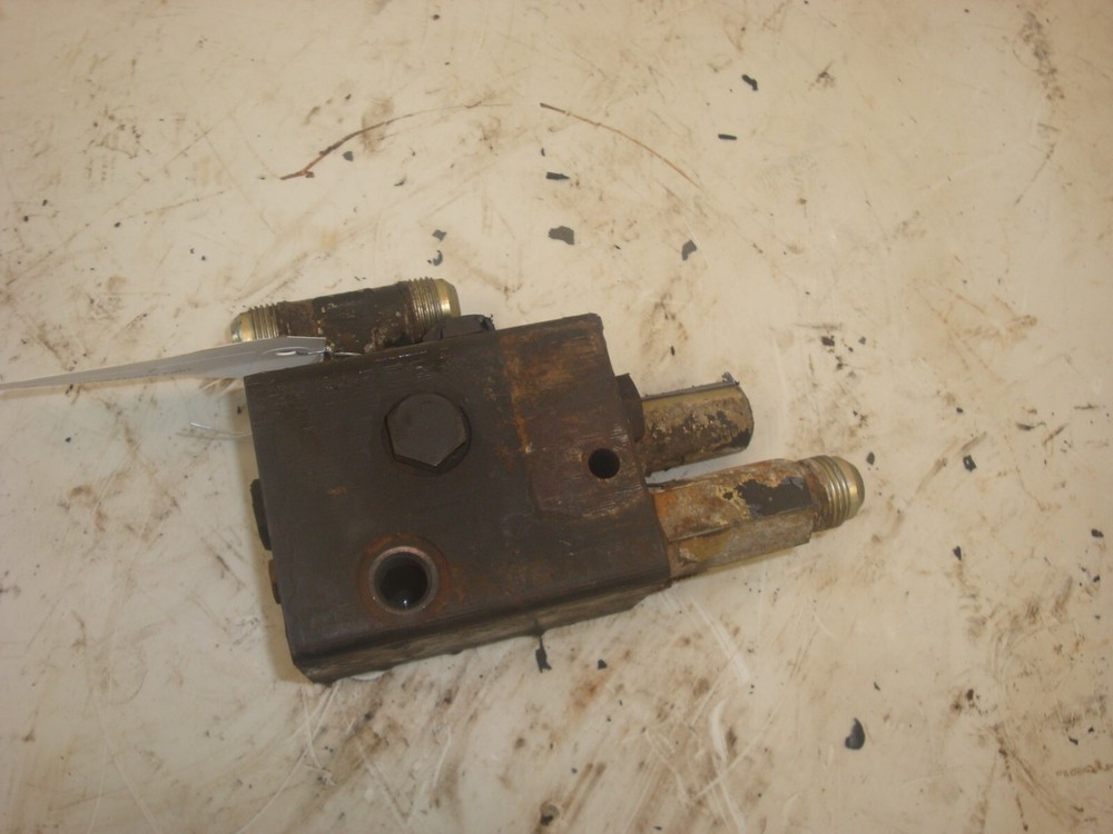 1993 AGCO 8630 Tractor Hydraulic Valve