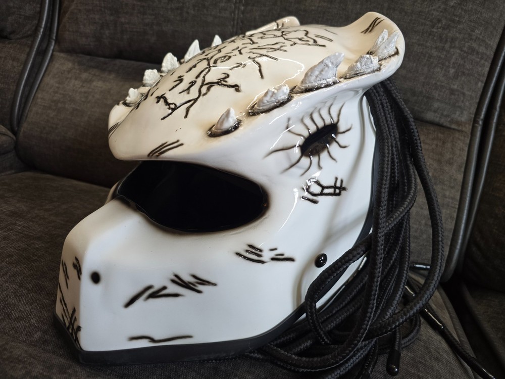 TOP PREDATOR MOTORCYCLE HELMET FIRE STYLE (DOT & ECE CERTIFIED). White, Medium