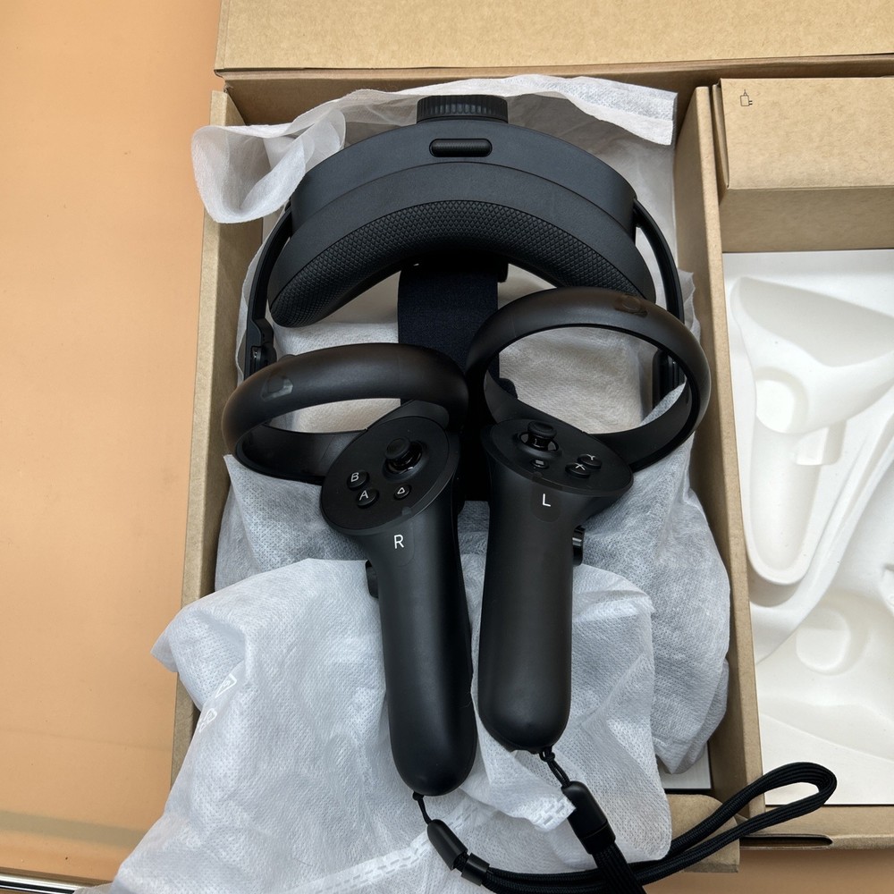 HTC Vive Focus Vision Mixed Reality and PC VR Headset + Controllers
