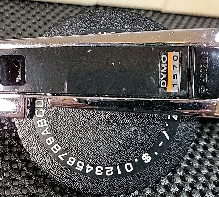 Dymo Model 1570 Manual Dial Type Label Maker Complete With Travel Case