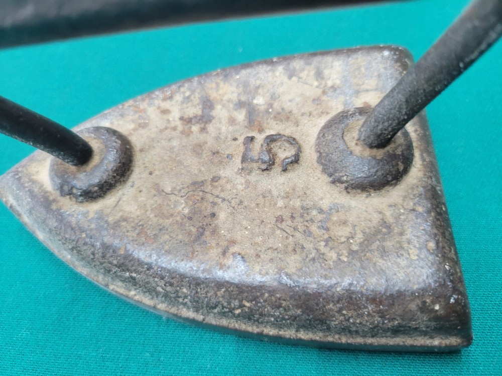 ANTIQUE CAST IRON SAD IRON #5
