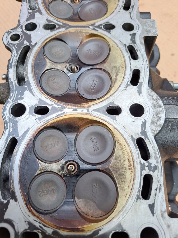 Suzuki gsr750 cylinder head