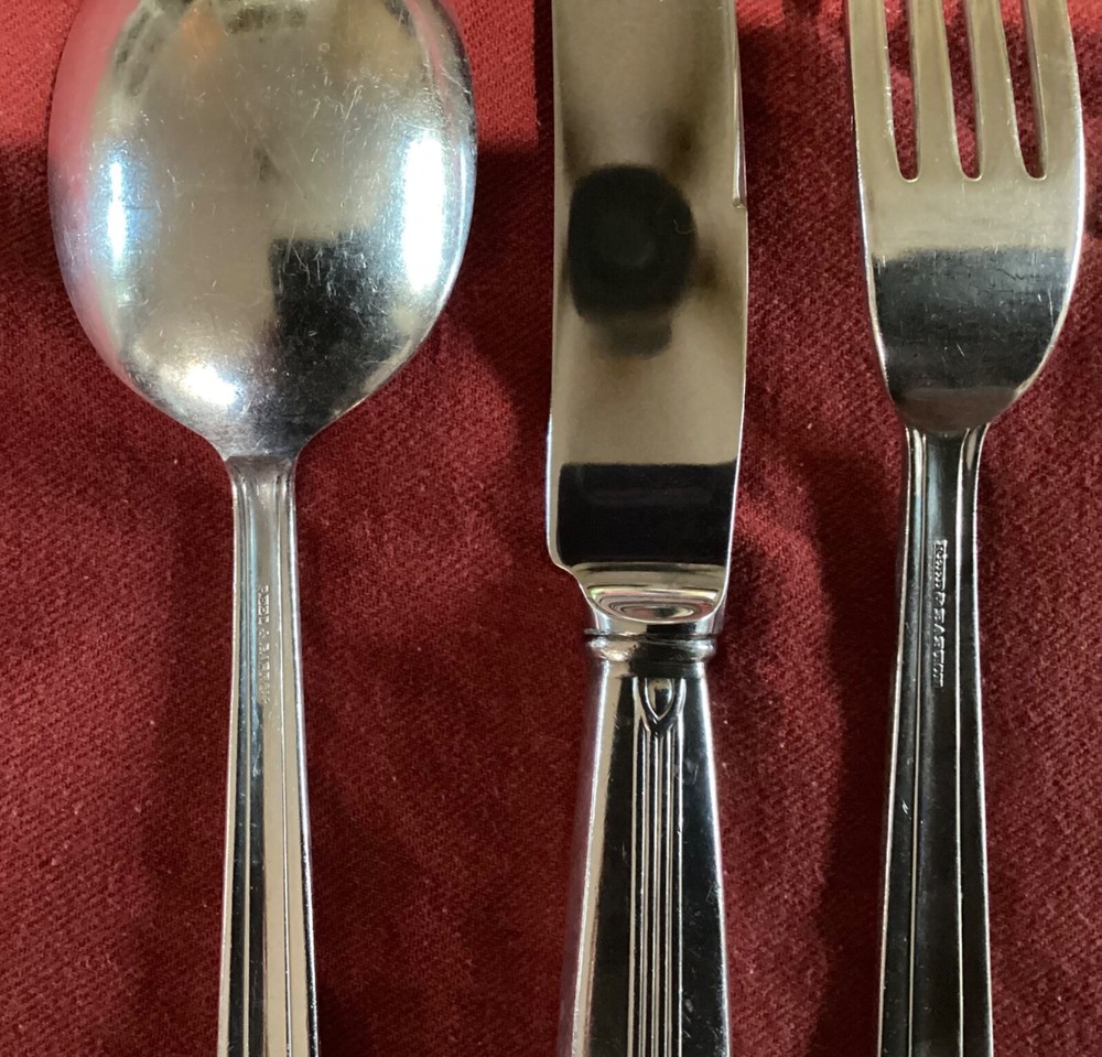 Reed & Barton “Socialite” flatware set 19 pieces, 3 Pc Service For 6+sugar Spoon