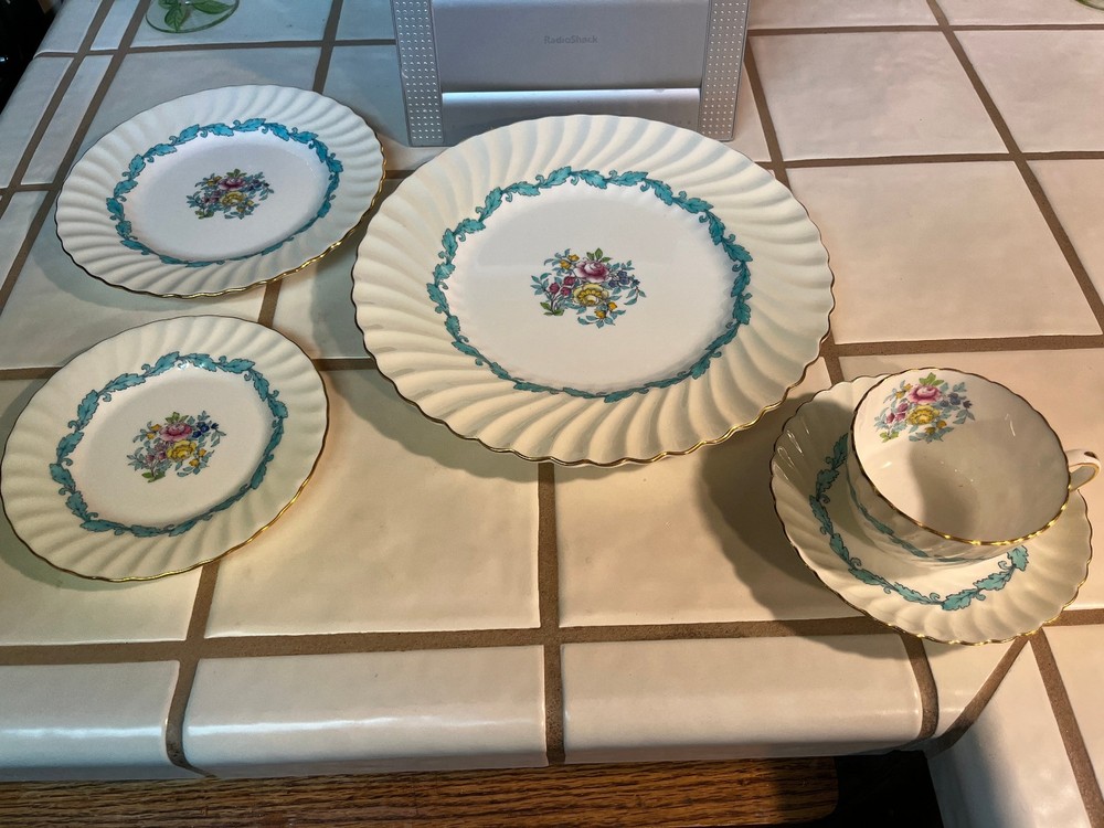 VINTAGE MINTON ARDMORE PATTERN 5 PIECE PLACE SETTING