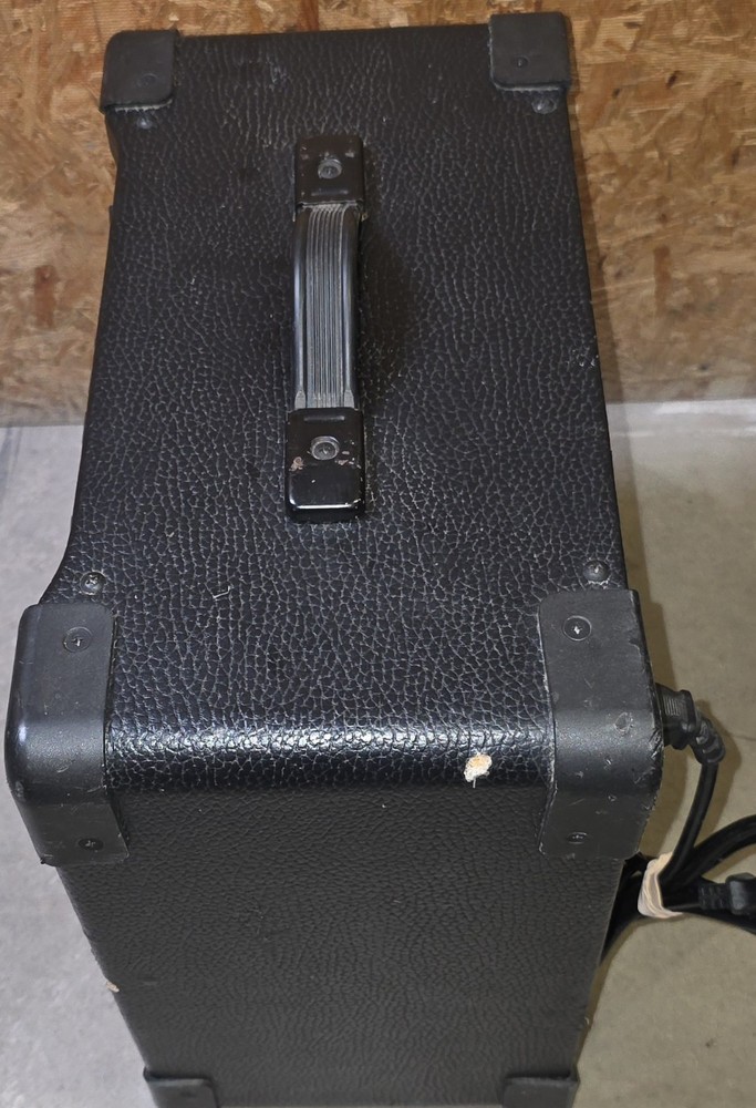 Zoom Fire-15 Modeling Guitar Amplifier