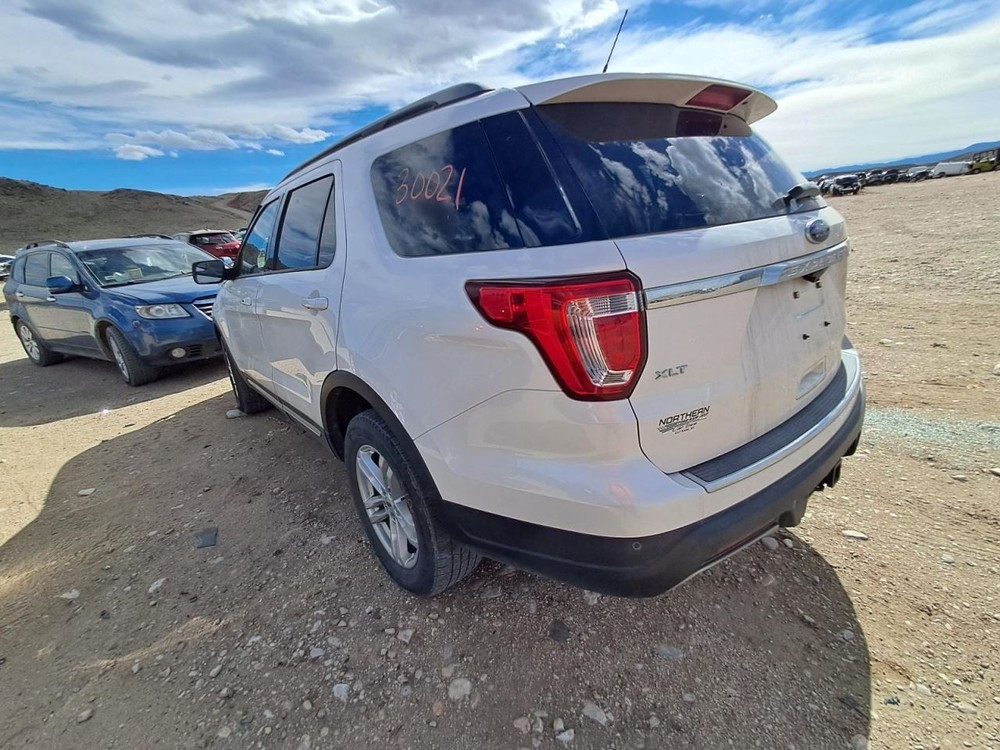 EXPLORER 2018 Front Door Trim Panel 1585863