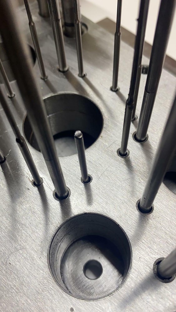 Injection molding service, plastics contract manufacturing