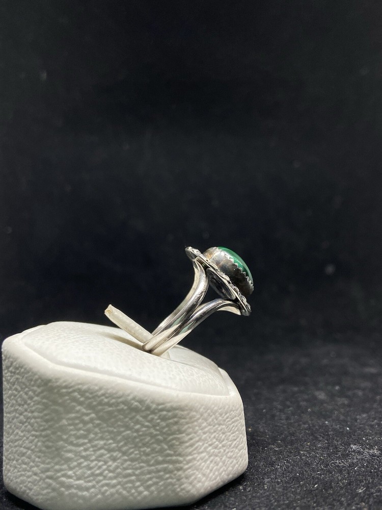 Native American Navajo malachite Sterling Silver circular Ring Size 9.5