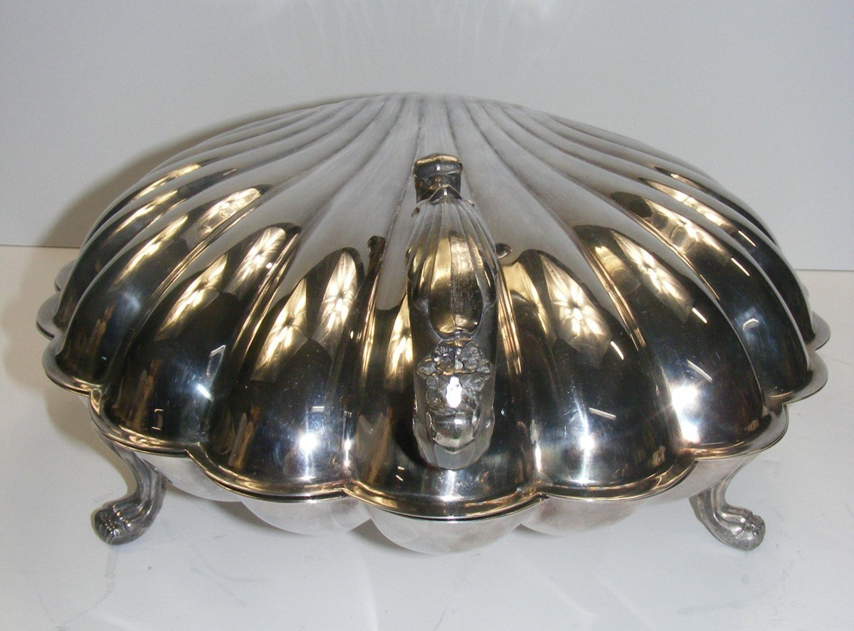 Vintage Silverplate Covered Double Dish Hinged Scalloped Clam Shell 4-south
