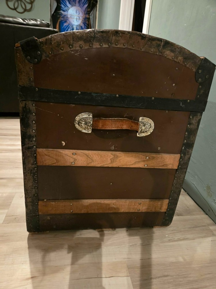 Vintage Steamer Trunk-- L40" W21' H25"