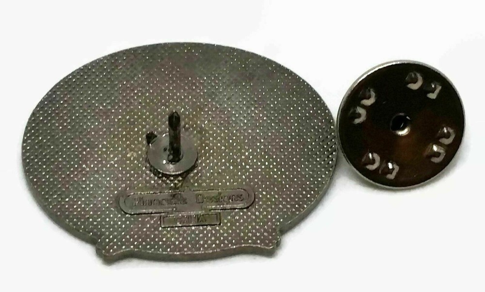 Yellowstone Hamilton Stores 1999 Hat Lapel Pin
