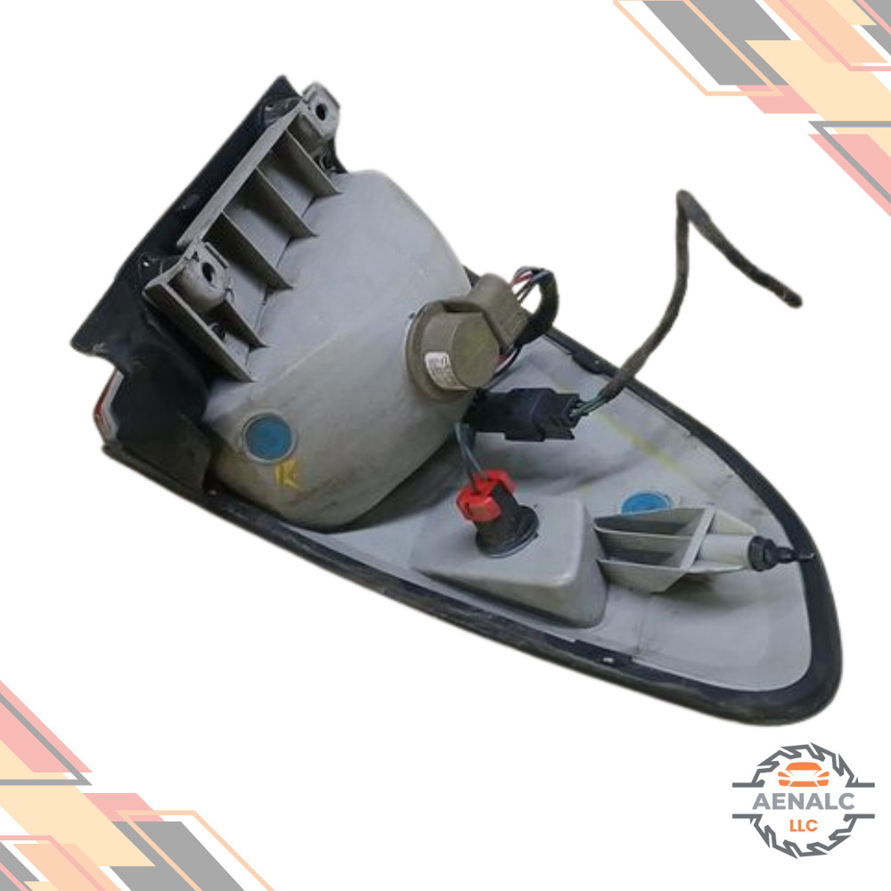 2007-2010 Saturn Outlook Right Passenger Tail Light Assembly Quarter Panel Mntd