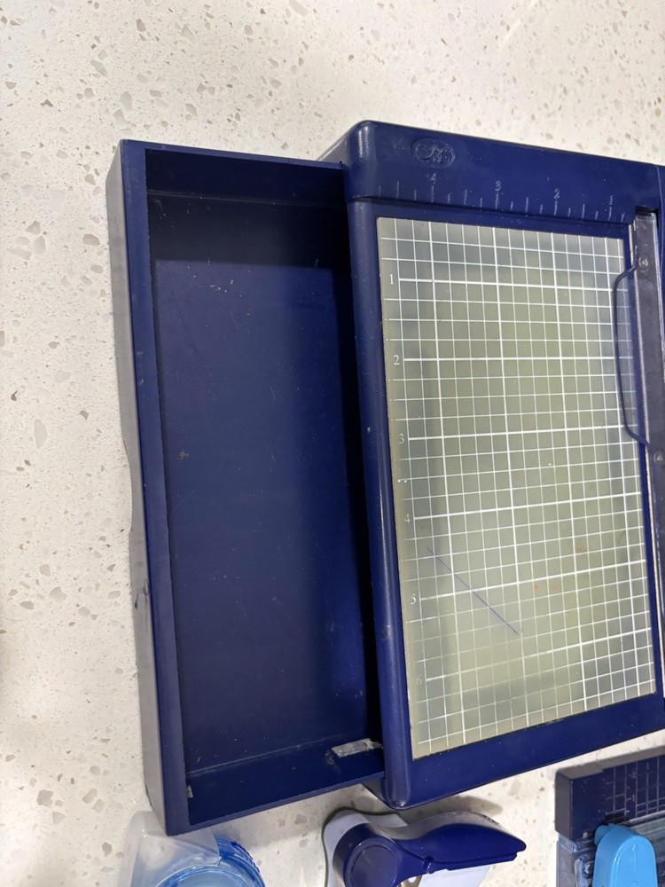 Creative Memories Carrying Bag & Tools Personal Trimmer Trimmer Scissors & More