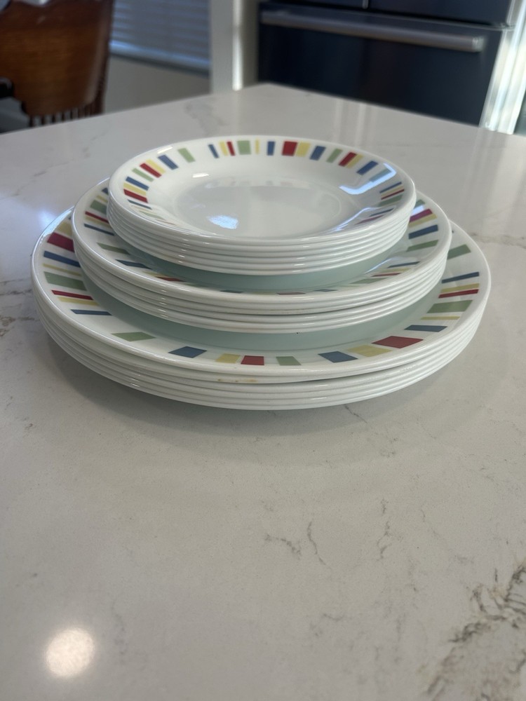 Corelle 18 Pc Dinnerware Set – Color Block Pattern – 6 Place Settings – USA