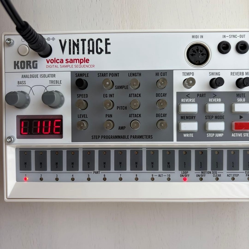 KORG volca sample Compact Digital Sample Sequencer Analogue Isolator With Box