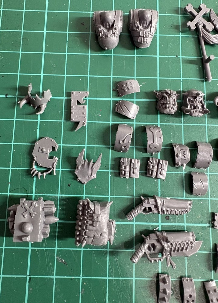 Warhammer 40K Orks Mega Bits Lot| Heads Weapons & Accessories Bundle | Kitbash