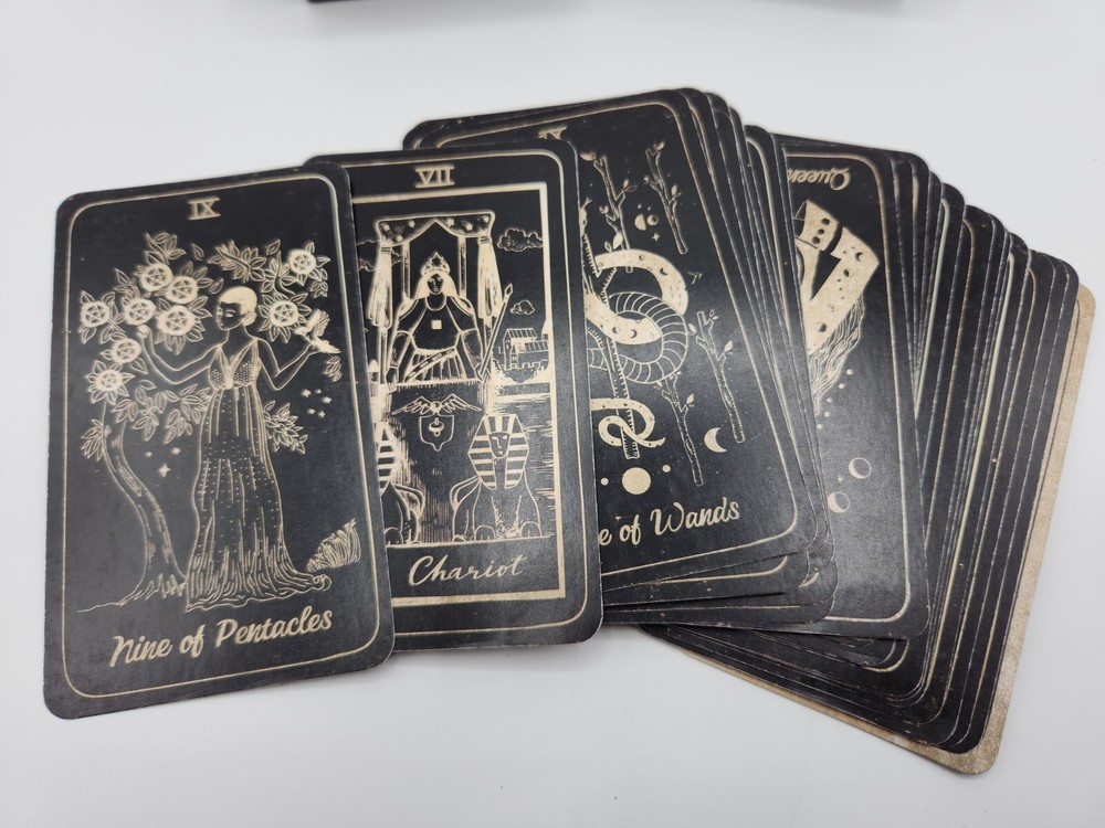 LUNA SOMNIA TAROT DECK & GUIDEBOOK