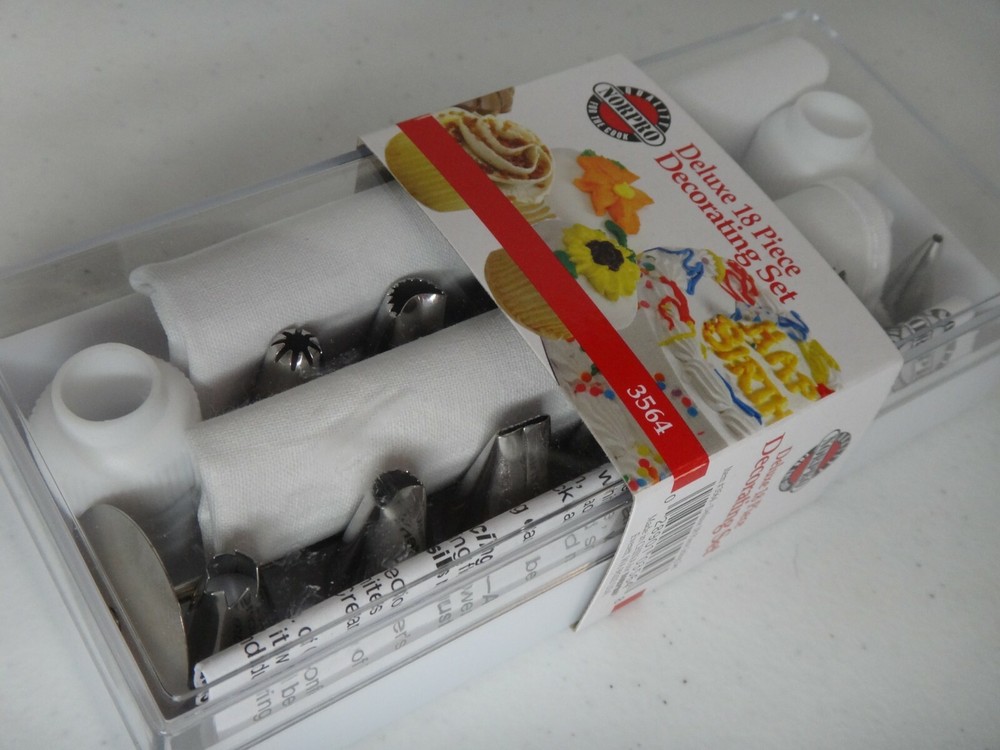 NORPRO Deluxe 18-PC Baking Cake Decorating SET in Gift Box
