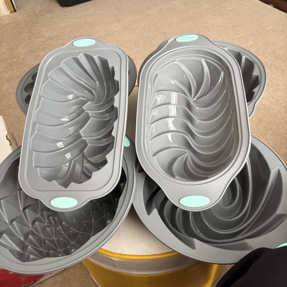 Silicone Bakeware Set - 6 Cake Molds Plus Measuring Cups & Spoons