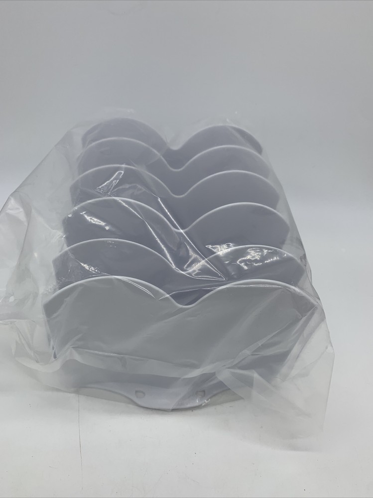 Kiinde Keeper Twist Pouch Organizer. Does not include pouches