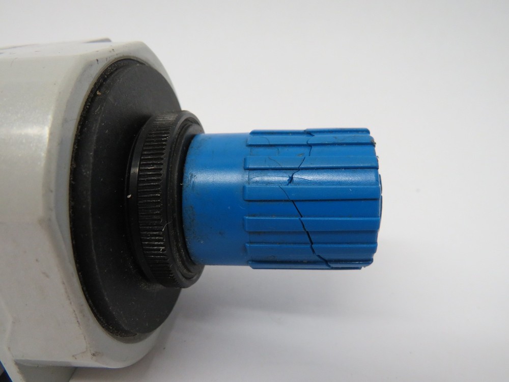 Festo 546437 LFR-D-MAXI Filter Regulator CRACKED CAP USED